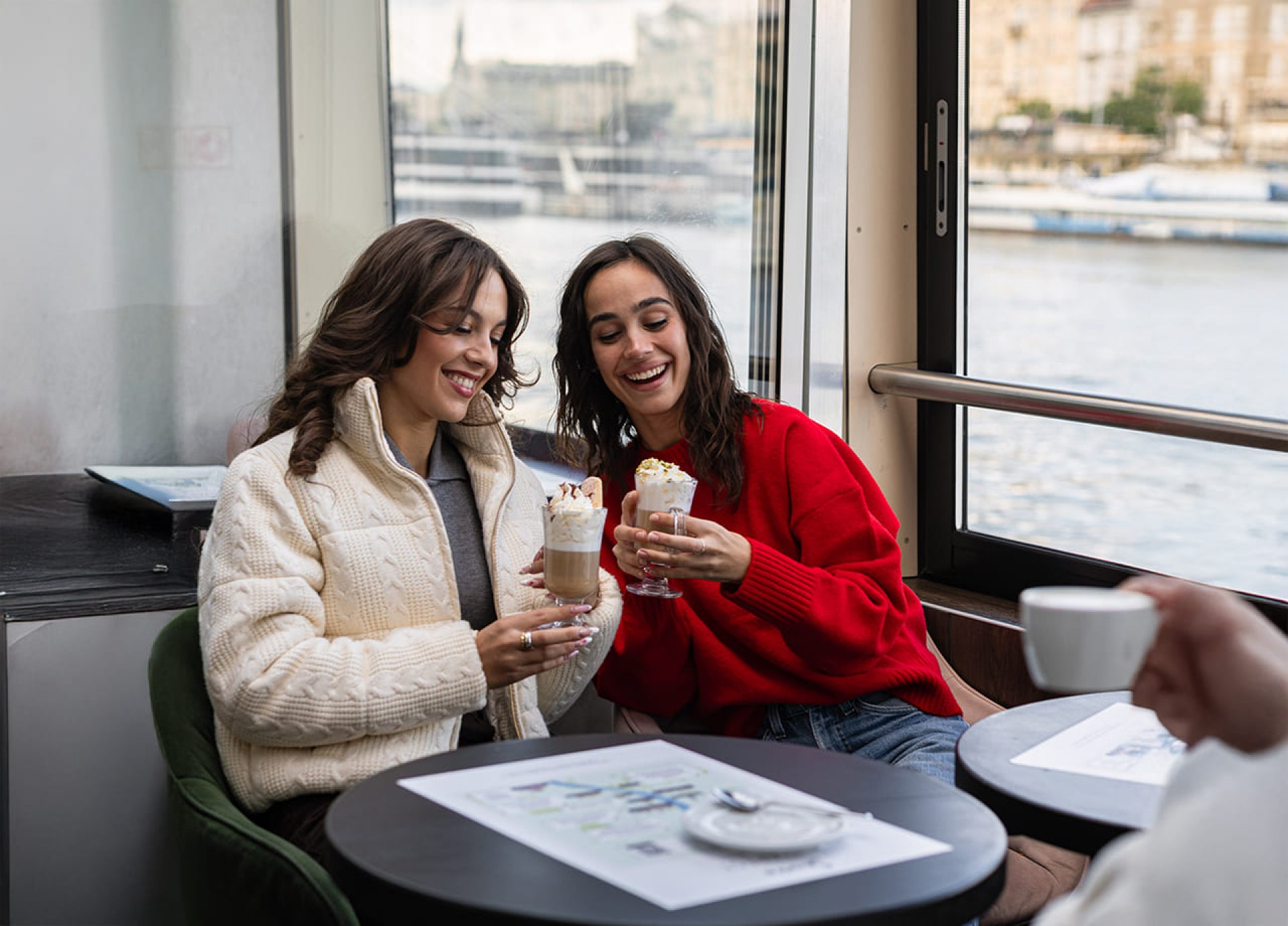 Croisière Touristique Avec Une Boisson