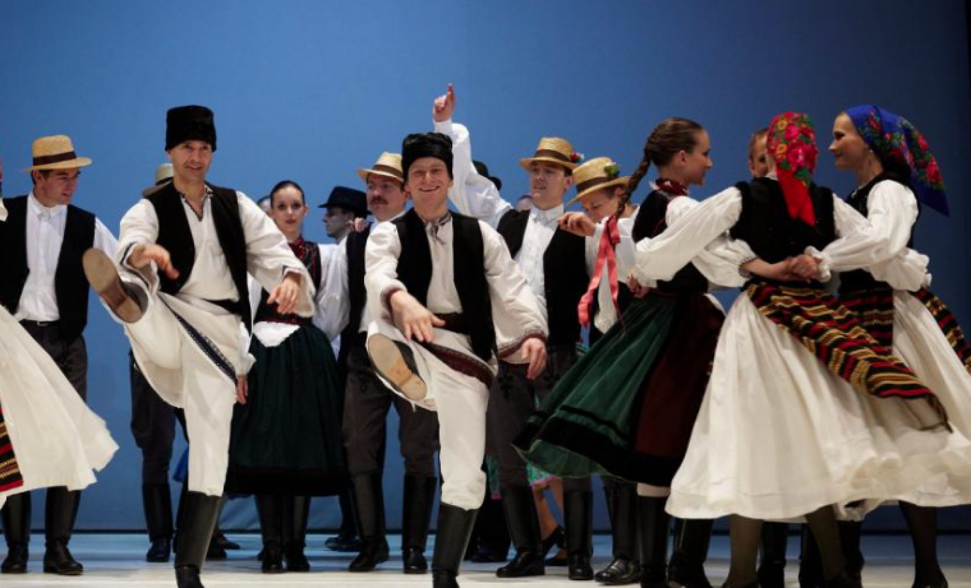 Spettacolo di danza ungherese e crociera notturna