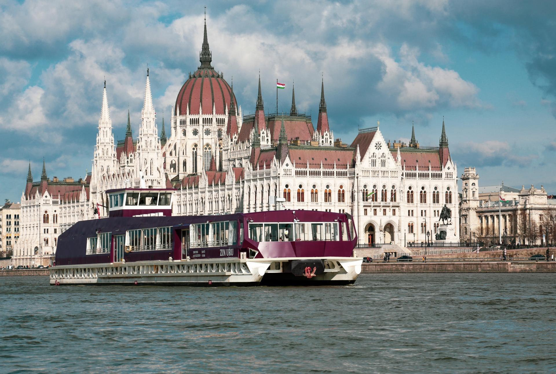 Croaziera turistică la Budapesta de 70 de minute
