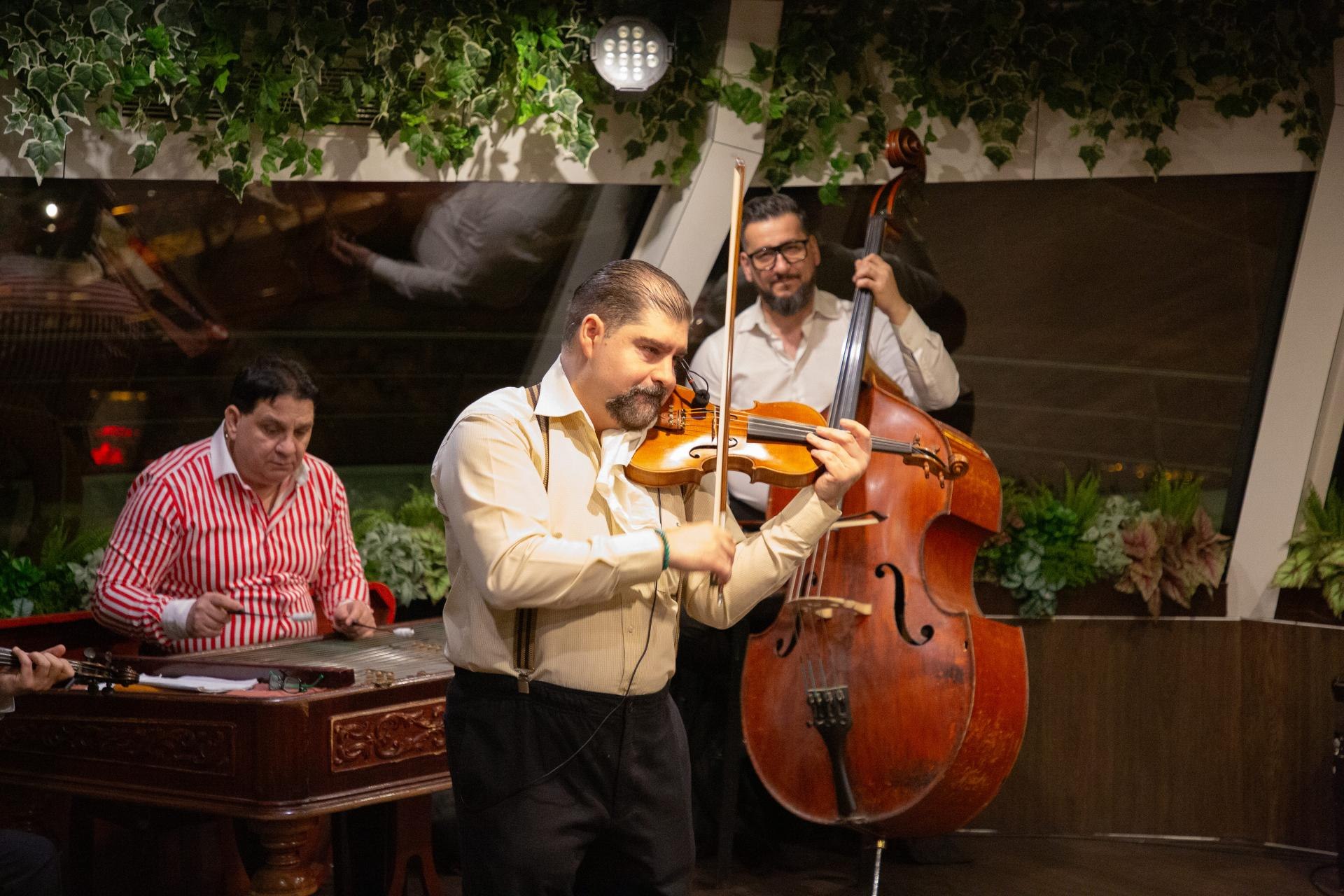 Budapest Dinner-Kreuzfahrt mit Folklore- und Operettenshow