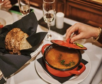 Crucero por el Danubio con sopa goulash y lángos