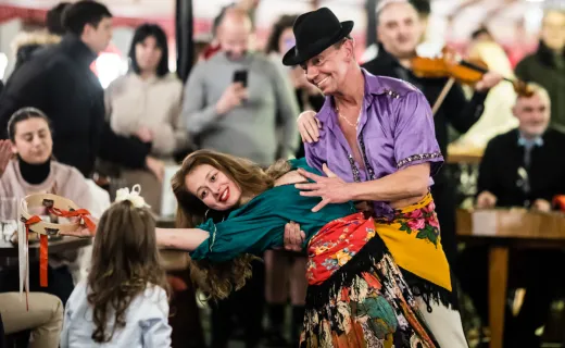 Dinner & Kreuzfahrt mit Folklore-Livemusik und Tanzshow 4