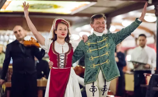 Dinner & Kreuzfahrt mit Folklore-Livemusik und Tanzshow 3