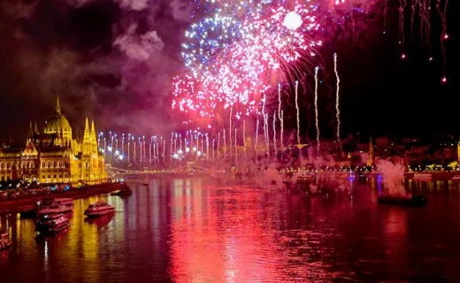 Croisière touristique avec feux d´artifice et 1 boisson