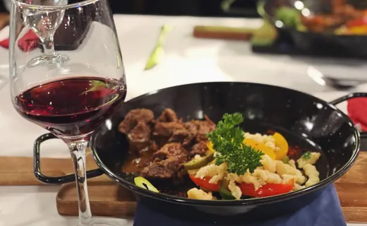 Wein & Dine Kreuzfahrt mit Live-Musik 3