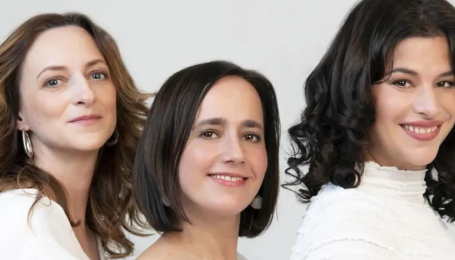 Szilvia Bognár, Bori Magyar, Ági Szalóki, Wurzeln und Flügel